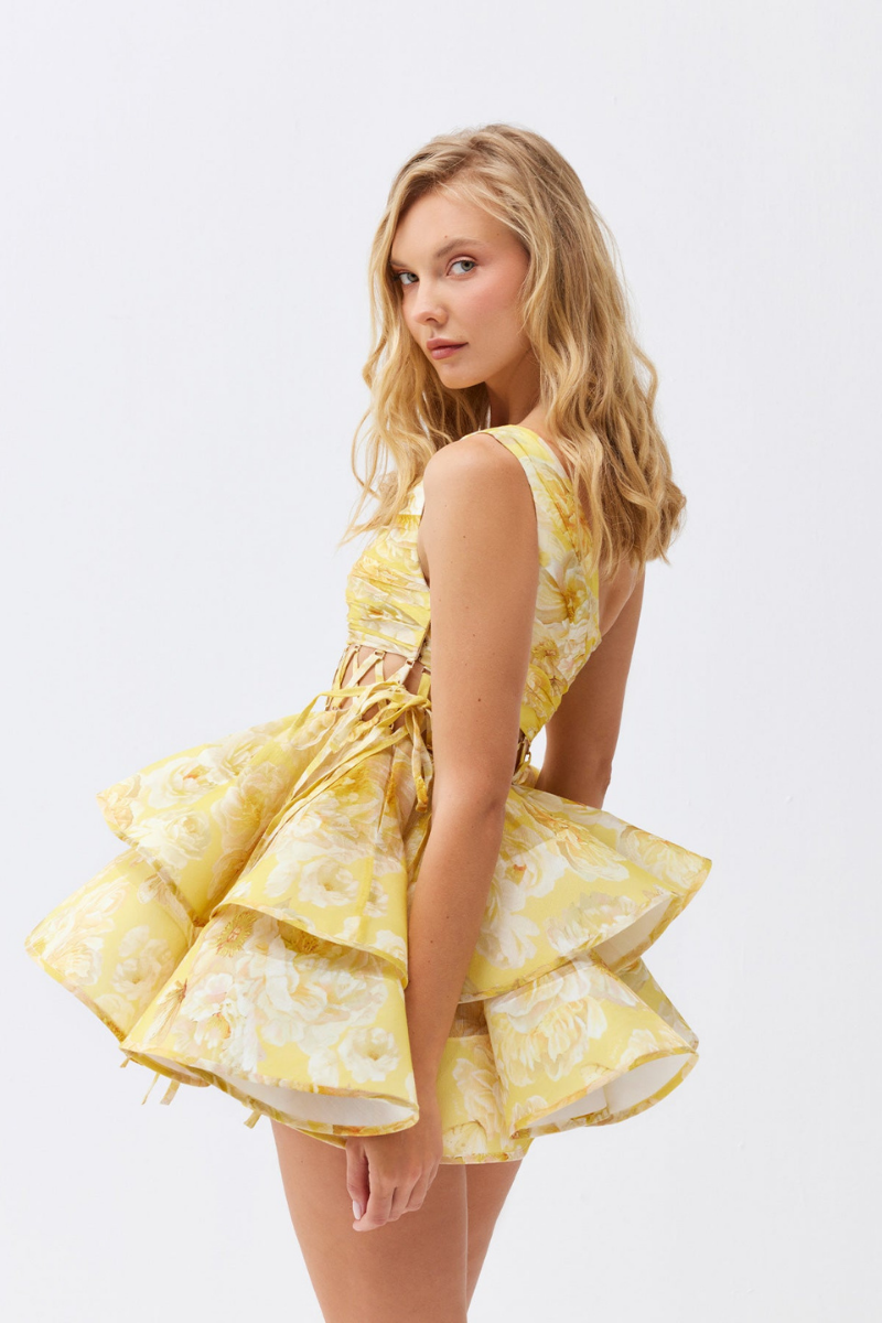 Cora One-Shoulder-Minikleid mit Rüschenausschnitt in Gelb
