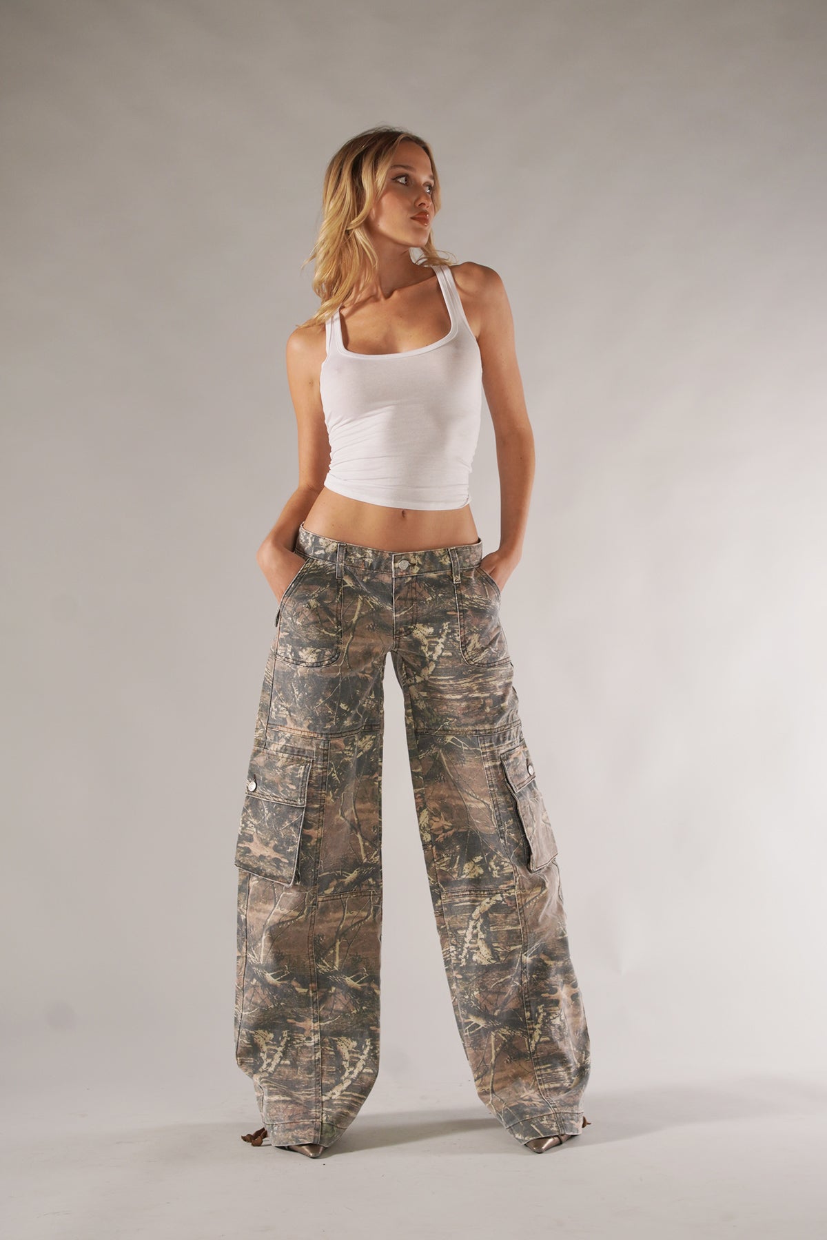 Wiola - Pantalon cargo large camouflage 