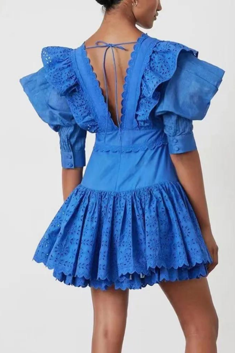 Éloïse – Rückenfreies Minikleid mit Rüschen und tiefem Ausschnitt