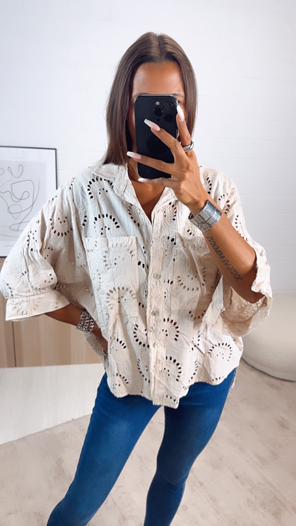 Bluse mit Loch Stickereien / beige Art. 7175