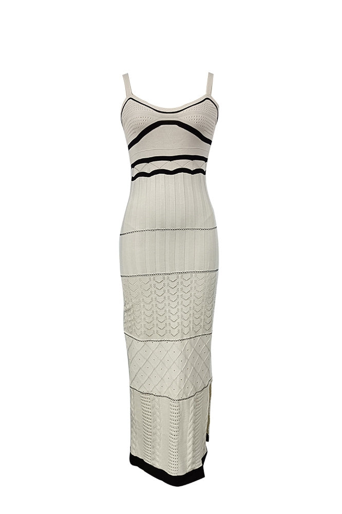 Esther – Gestricktes Maxikleid mit Schlitz und Aussparungen
