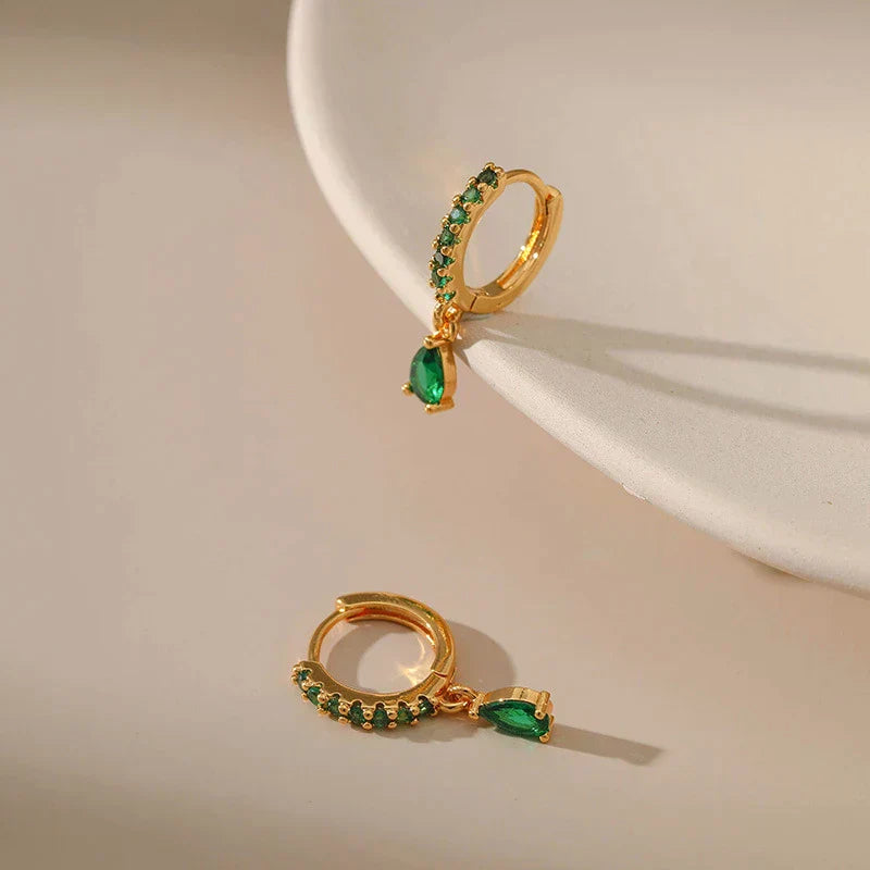 Boucles d'oreilles en zircone avec émeraude en or 