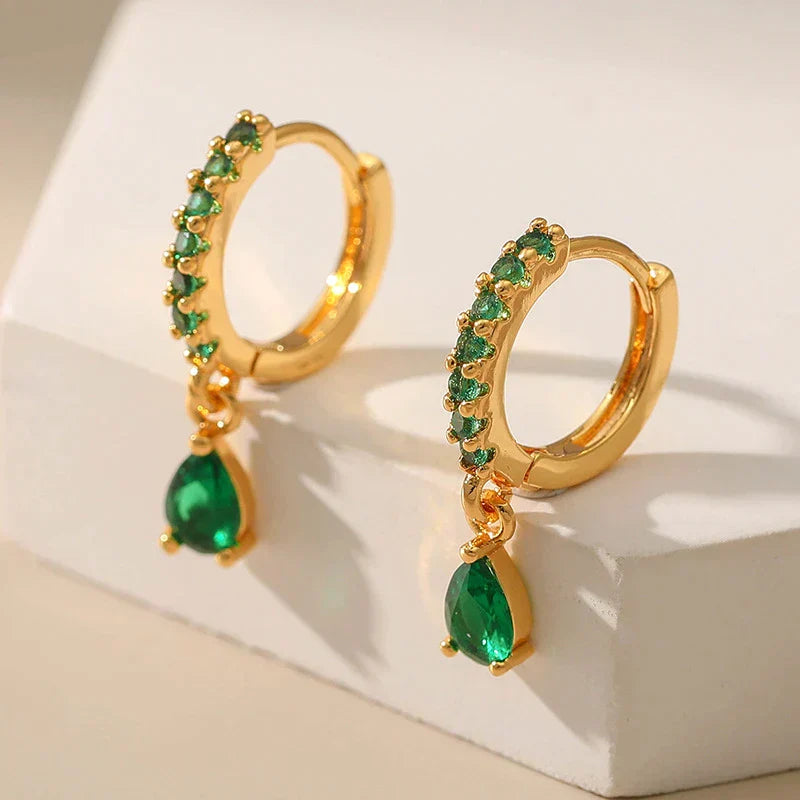 Boucles d'oreilles en zircone avec émeraude en or 