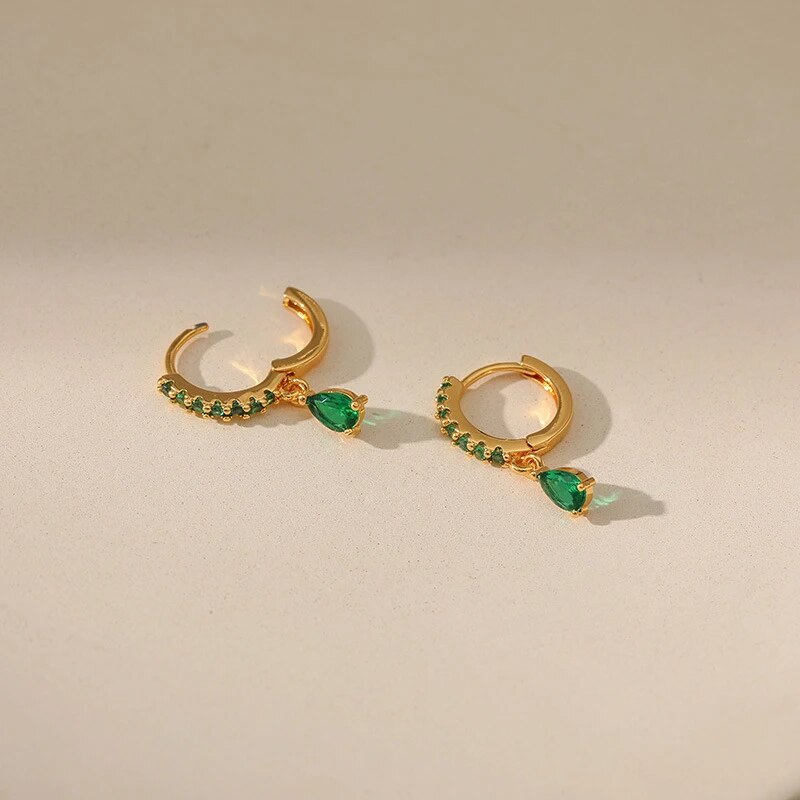 Boucles d'oreilles en zircone avec émeraude en or 
