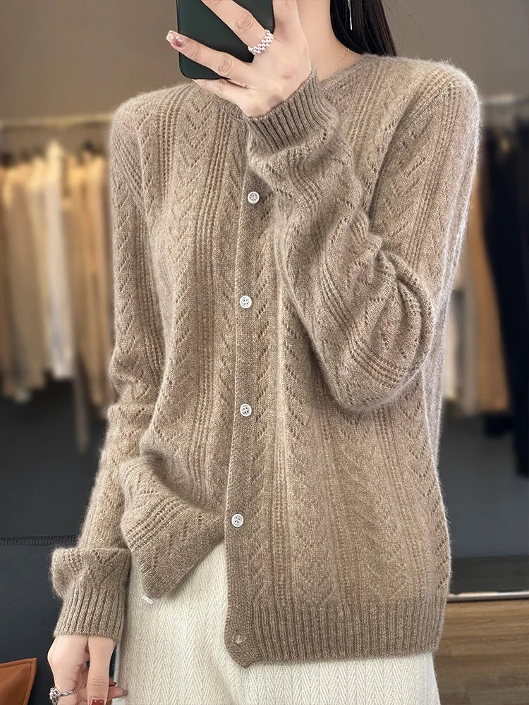 Cardigan en maille douce avec motif torsadé