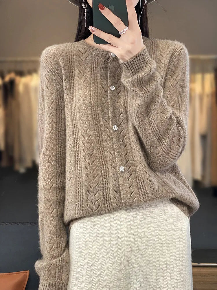 Cardigan en maille douce avec motif torsadé