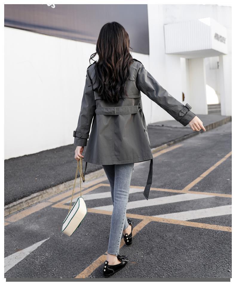 Kombinationswunder: Klassischer Damen Windbreaker