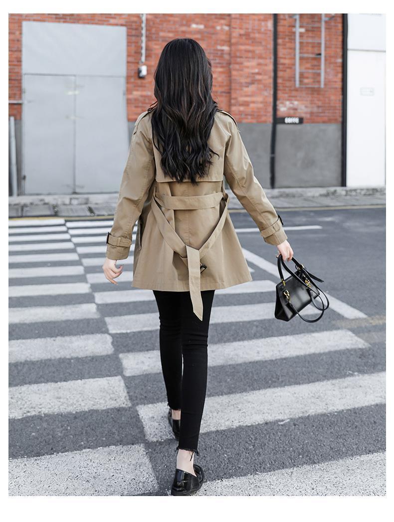 Kombinationswunder: Klassischer Damen Windbreaker