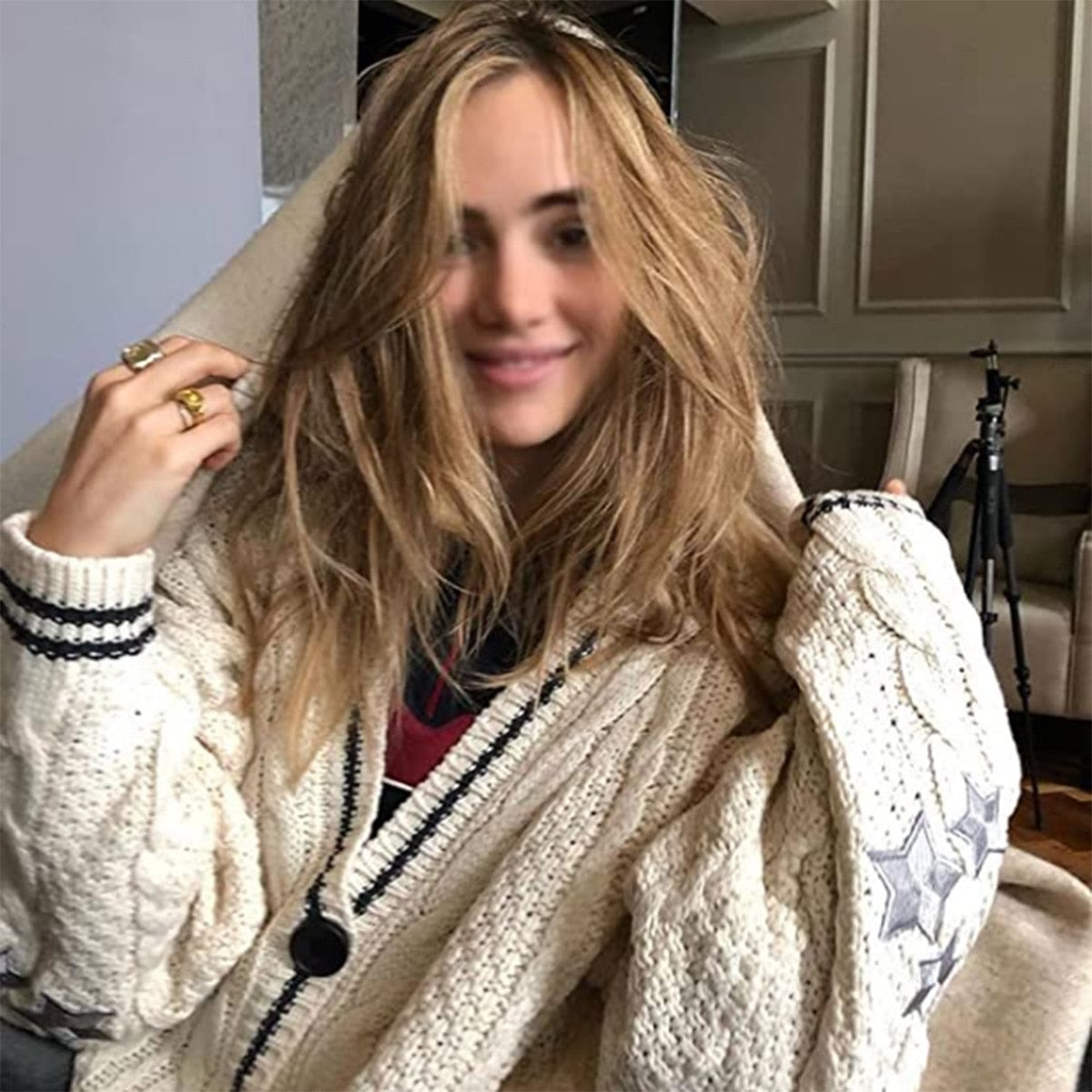 Kuschelige Karamell-Strickjacke | Damen Herbstmode mit Sternenstickerei