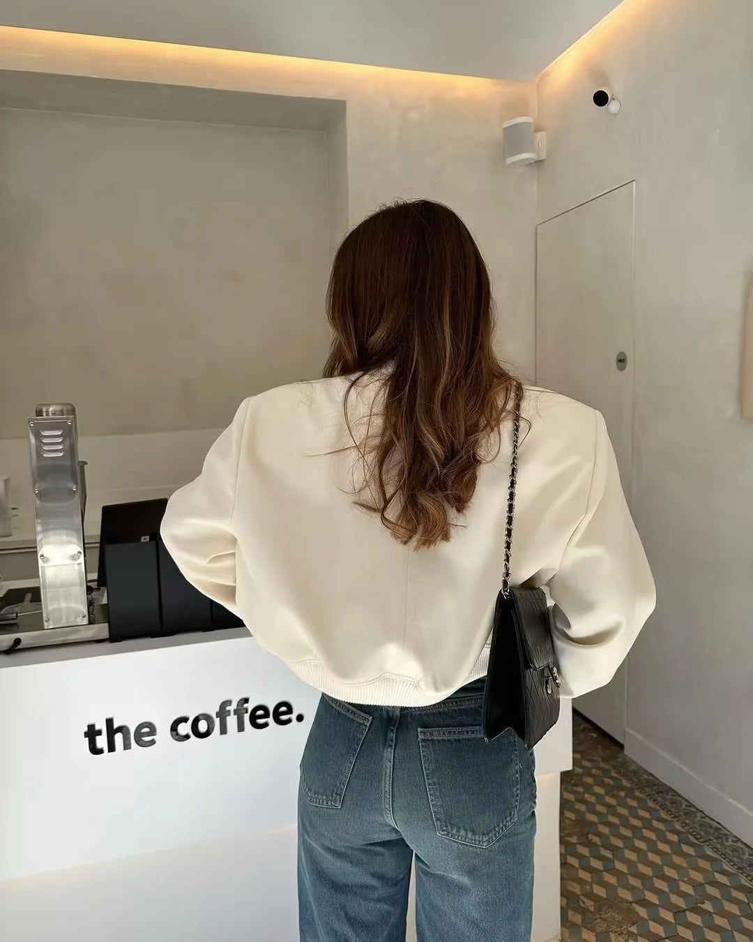 Beigefarbene Bomberjacke