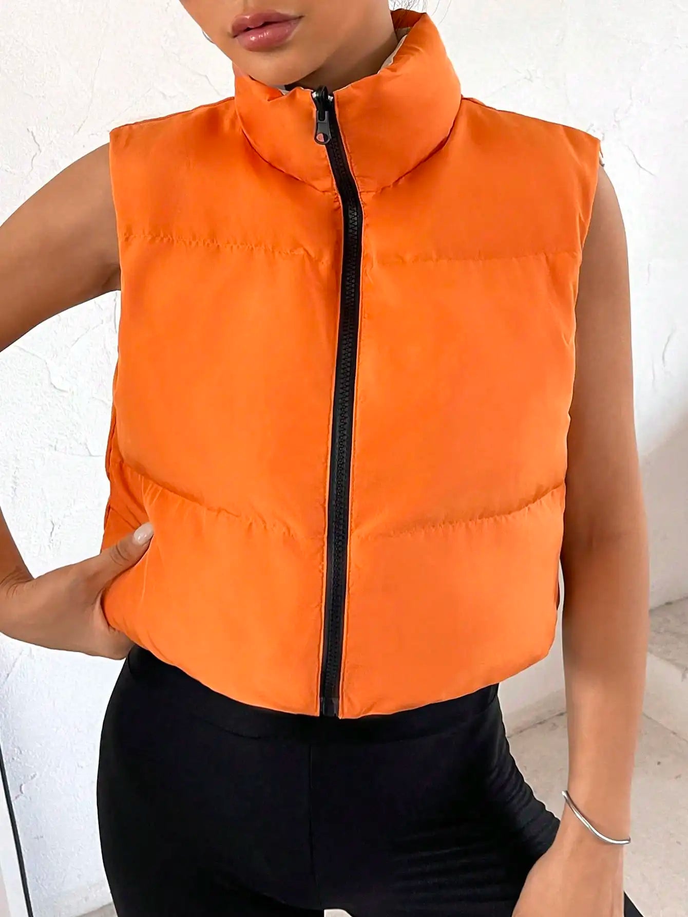 Akali | Gilet sans manches pour femme avec col montant et fermeture éclair 