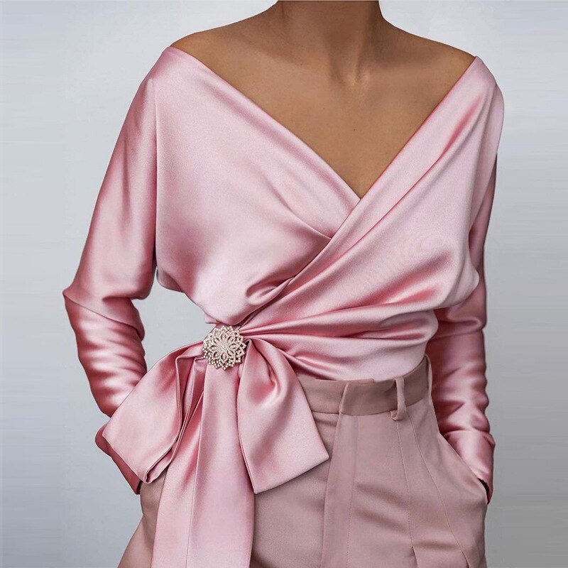 Bellachicha - Rosa Satin V-Ausschnitt Bluse