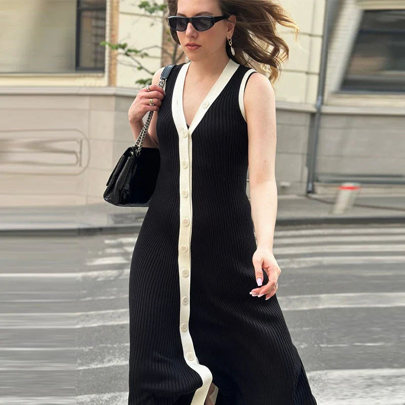 Malissa - Ärmelloses Kleid mit V-Ausschnitt