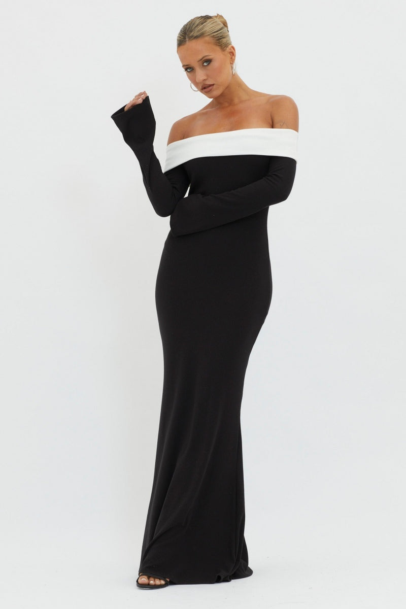 Aeris schulterfreies Maxi-Strickkleid