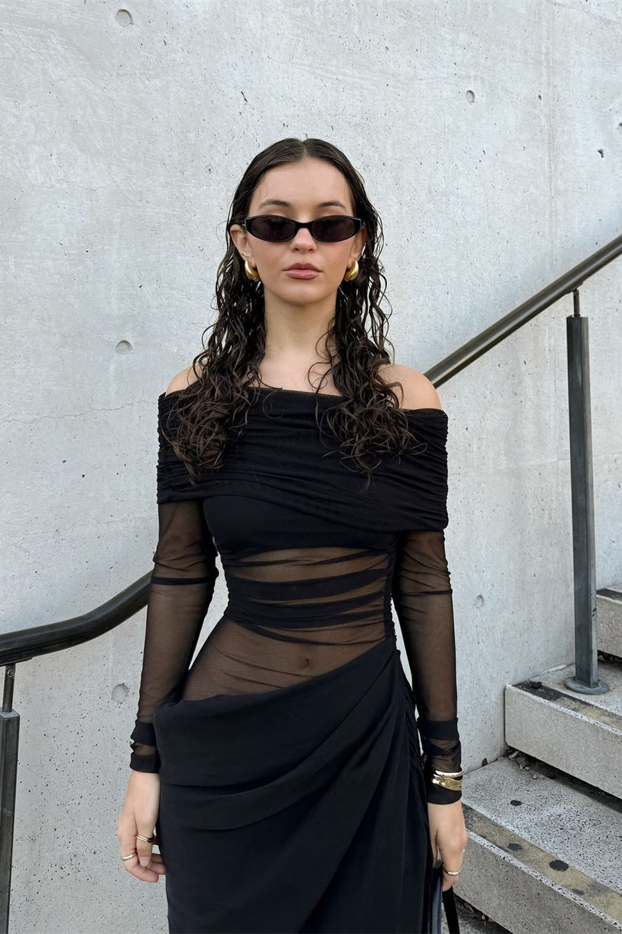 Lillian – Schulterfreies, transparentes Maxi-Netzkleid
