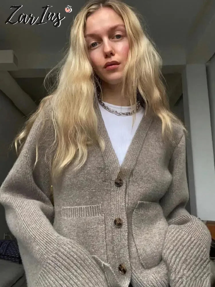 Anastasie | Cardigan femme à manches longues et patte de boutonnage 