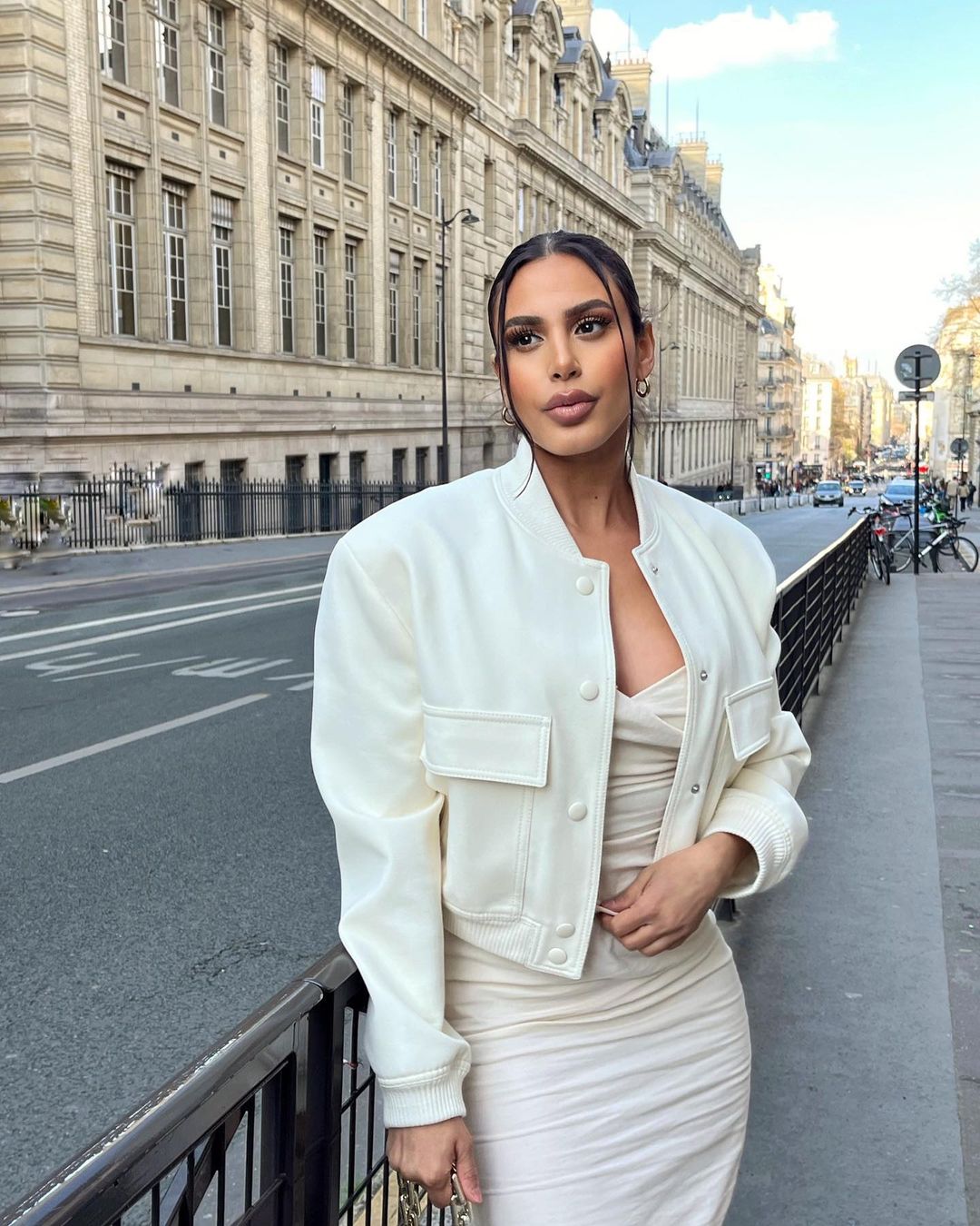 Beigefarbene Bomberjacke