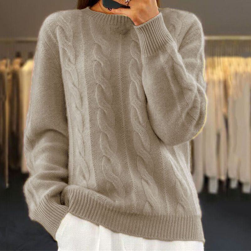 Pull femme doux et moulant avec motif torsadé