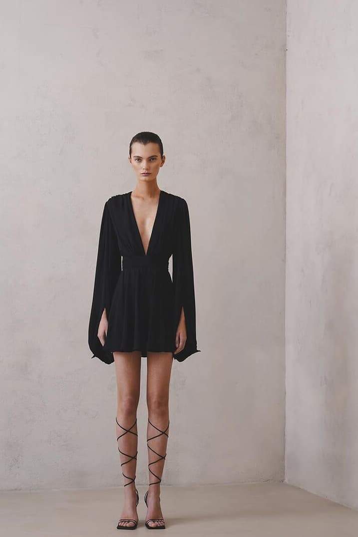 Amelia Minikleid mit tiefem V-Ausschnitt