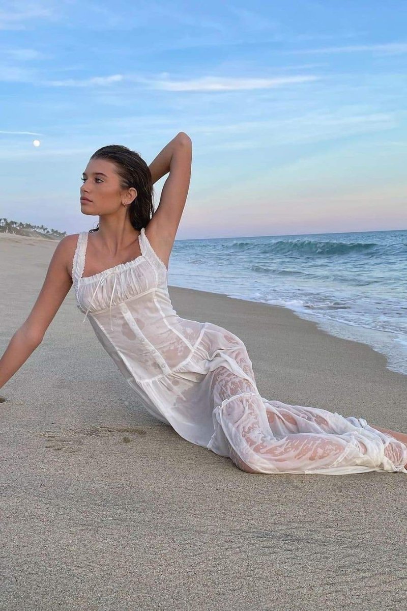 Anastasia – Robe longue semi-transparente à volants