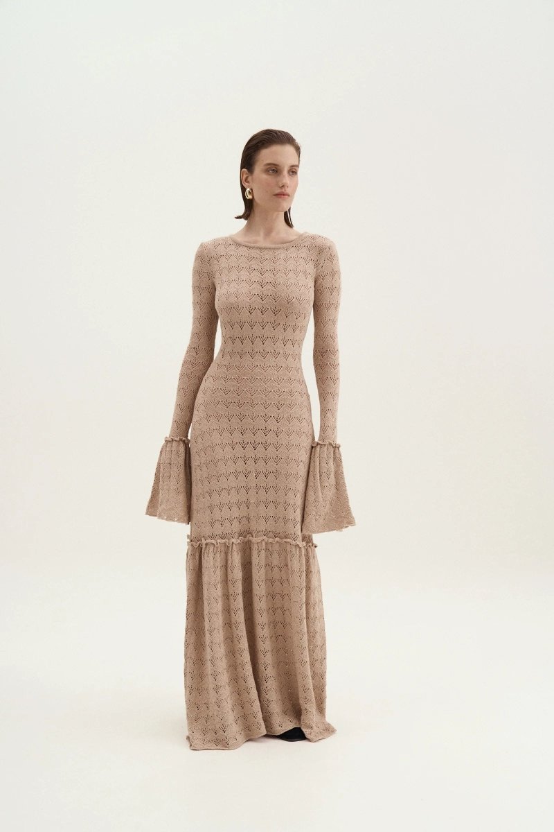 Anna – Robe longue en maille à col rond et poignets évasés