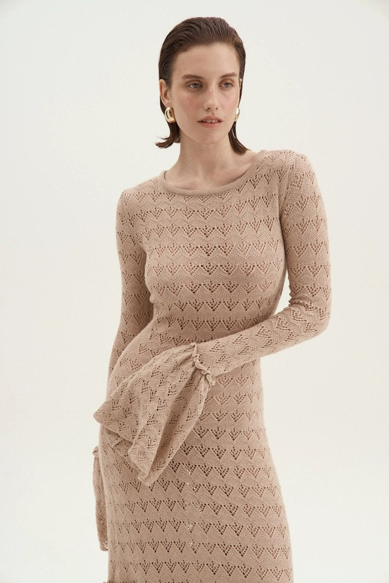 Anna – Robe longue en maille à col rond et poignets évasés