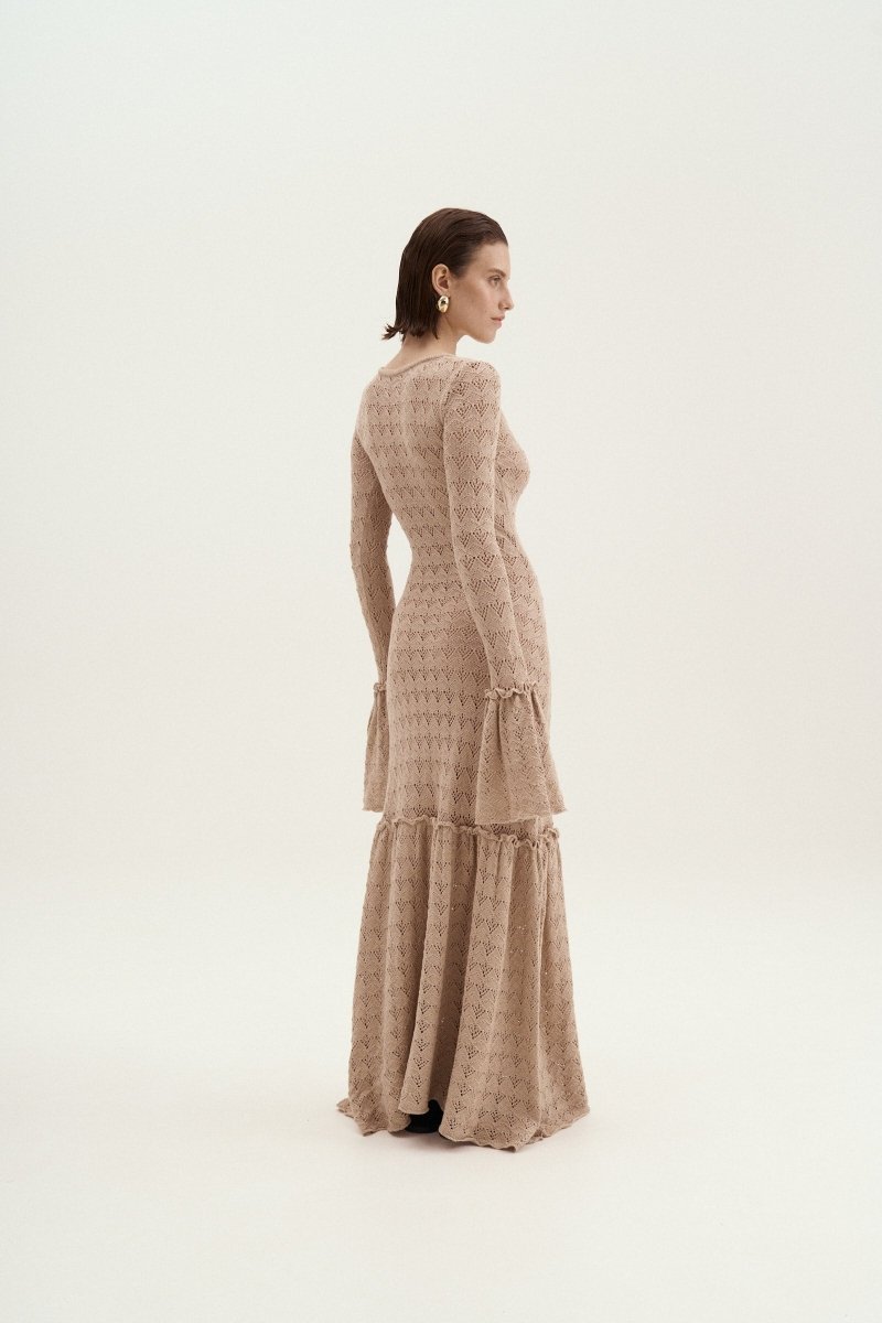Anna – Robe longue en maille à col rond et poignets évasés