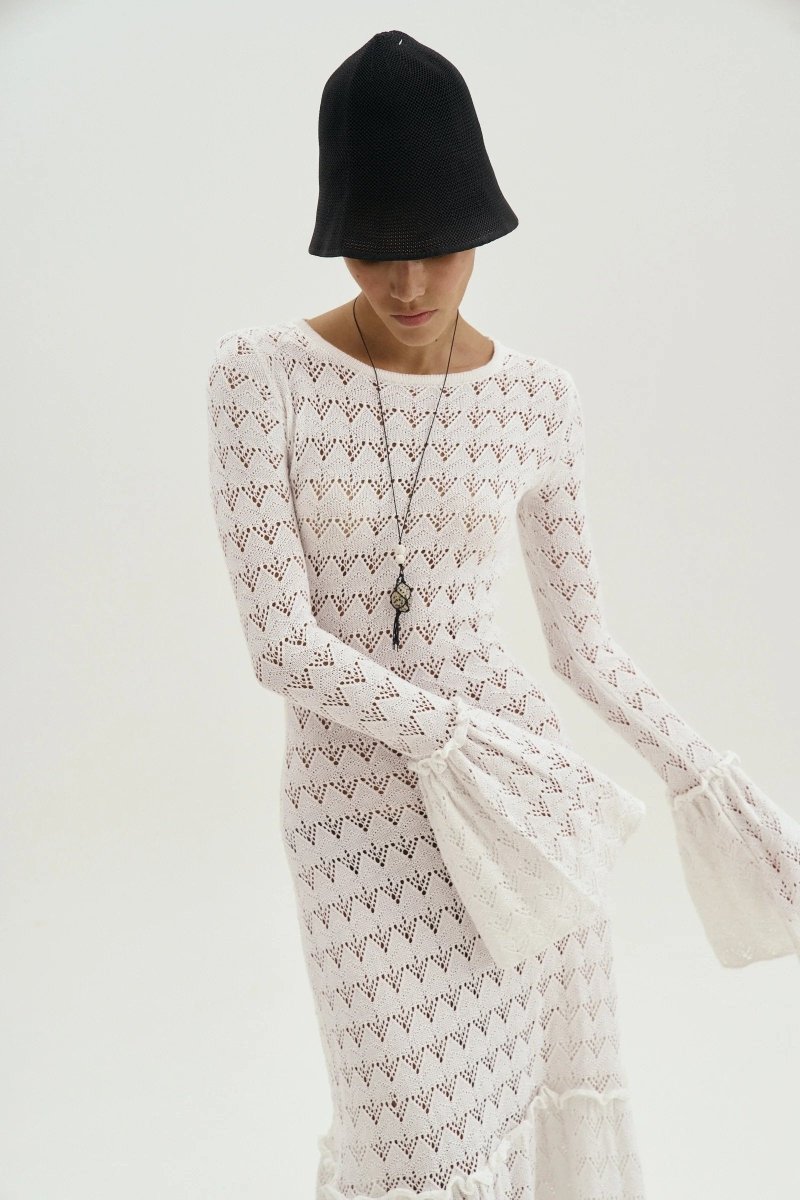 Anna – Robe longue en maille à col rond et poignets évasés