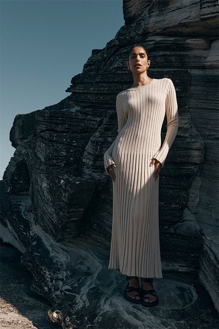 Antonia – Geripptes, ausgestelltes Maxi-Strickkleid