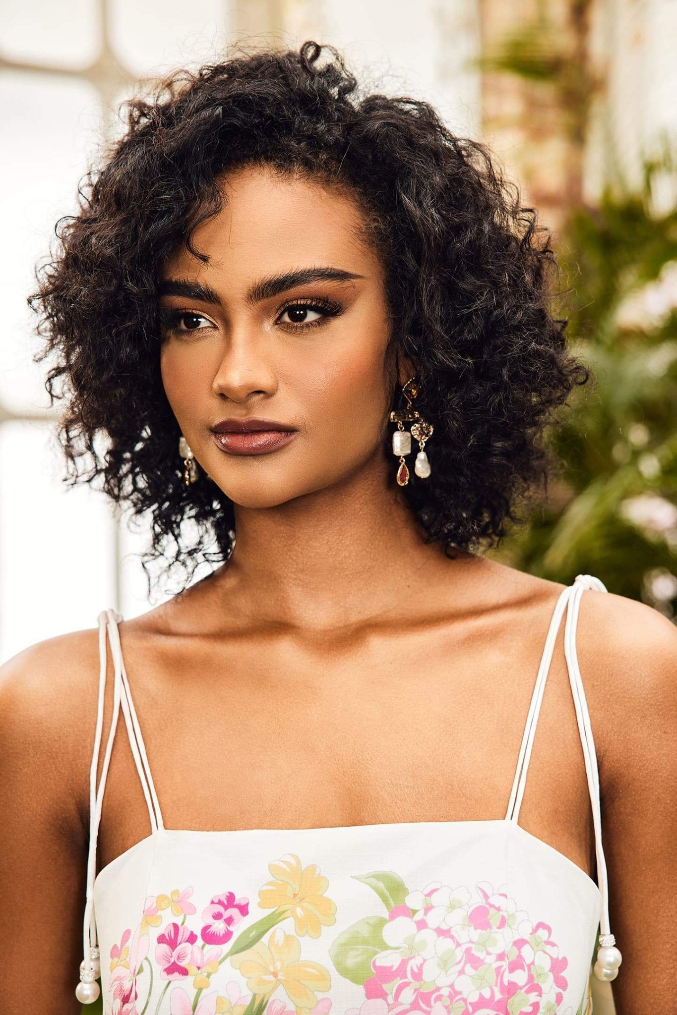 Boucles d'oreilles baroques en perles de pierres précieuses colorées