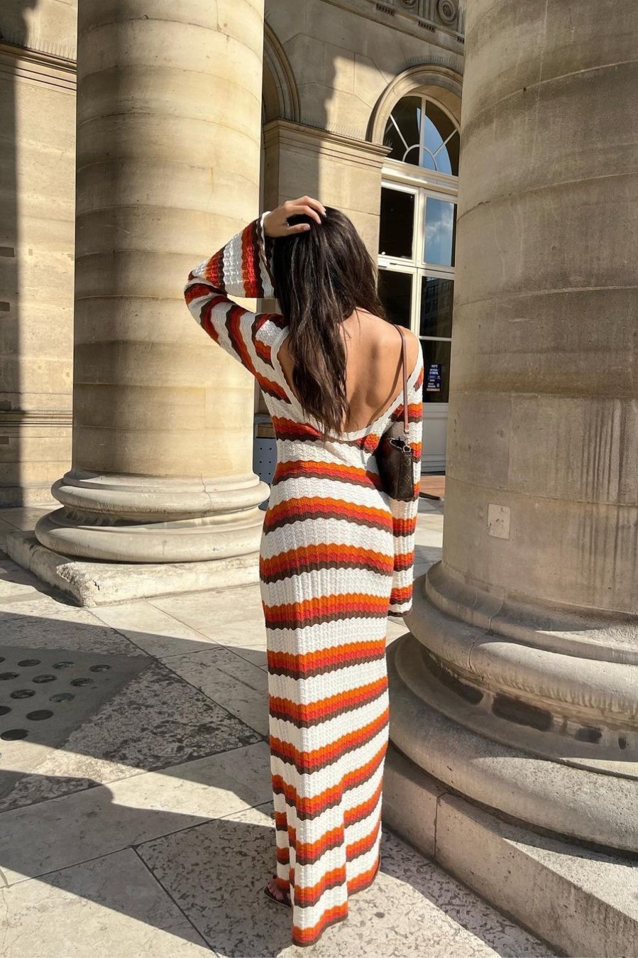 Calista – Robe longue en maille tissée dos nu avec motif zigzag