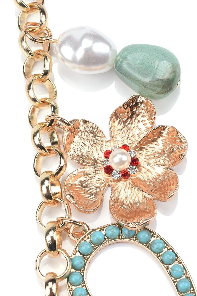 Collier avec plusieurs pendentifs en cristal