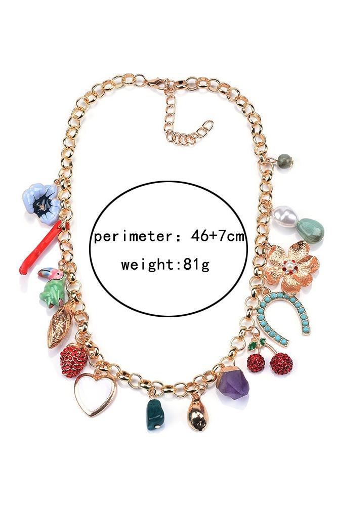 Collier avec plusieurs pendentifs en cristal