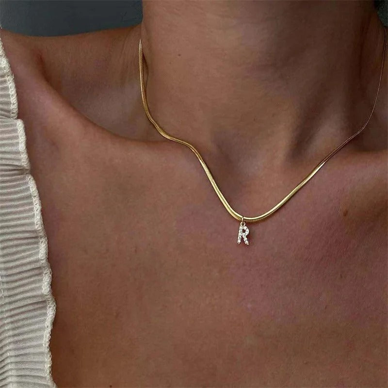 Mira - Trendy Letter Anhänger goldene Halskette