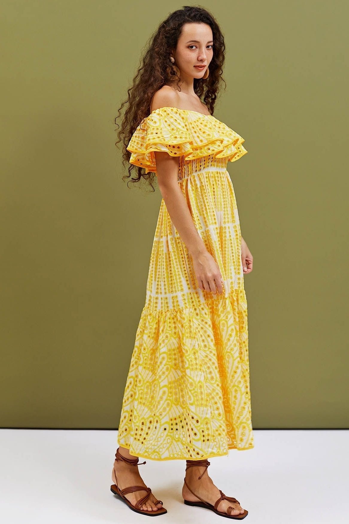 Schulterfreies A-Linien-Flare-Midikleid mit bestickter Spitze von Dolly