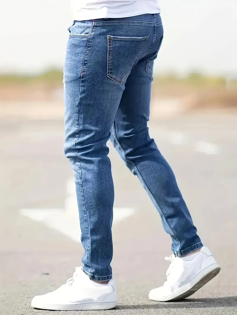 Liam – un jean déchiré pour le printemps