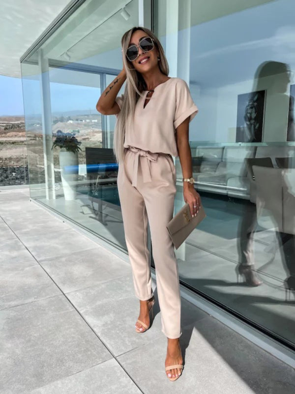 Kurzärmliger Jumpsuit mit V-Ausschnitt, Einstecktasche und elastischer Taille zum Binden in Bleistifthosen