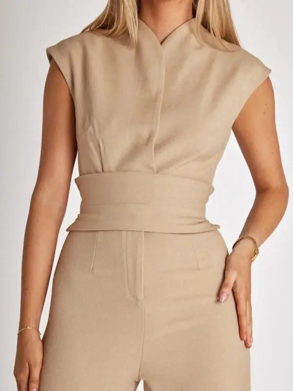 Neuer temperamentvoller Overall mit fester Taille und V-Ausschnitt und weitem Bein im neuen Stil