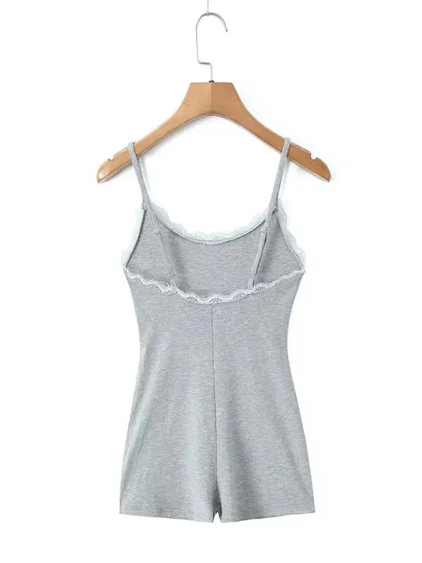 Neuer Jumpsuit aus Spitze mit U-Ausschnitt und Hosenträgern