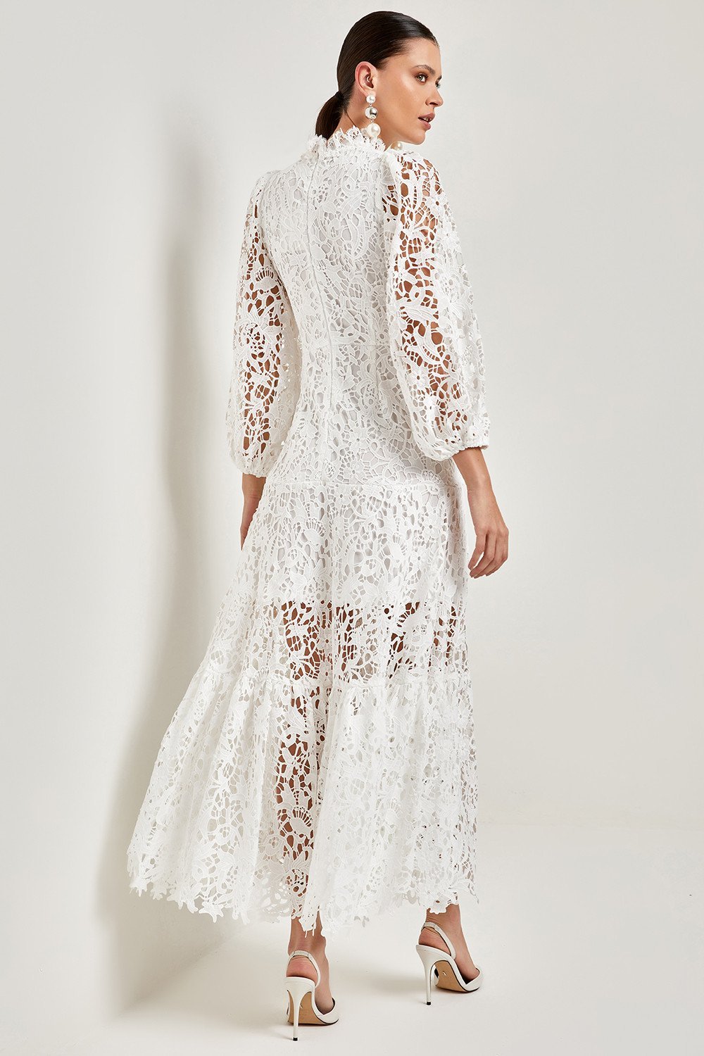 Joa – Ausgestelltes Maxikleid mit bestickter Spitze