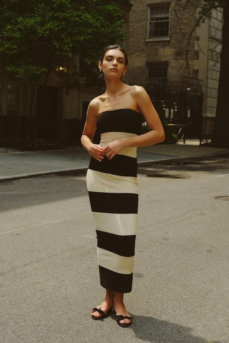 Trägerloses, gestreiftes Midi-Strickkleid „Joanne“