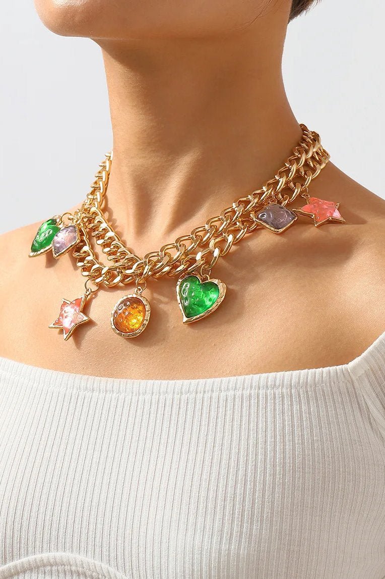 Collier avec pendentif en métal vintage