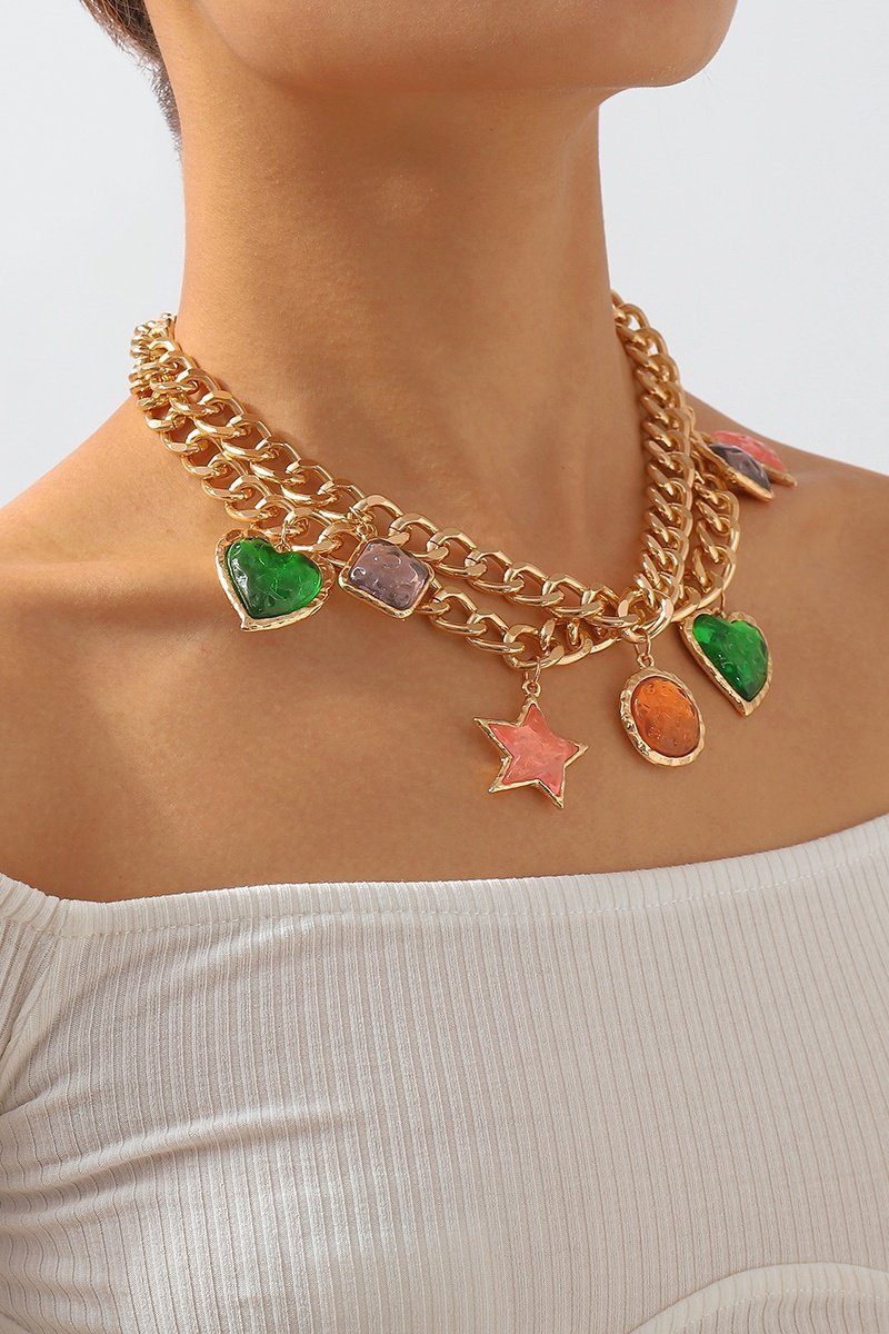 Collier avec pendentif en métal vintage