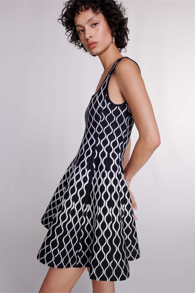 Mona Mini-Strickkleid mit abstraktem Print und eckigem Ausschnitt