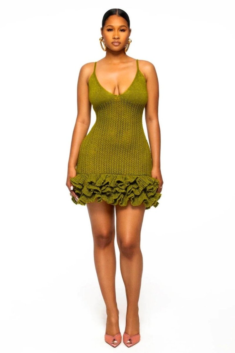 Sara – Mini-Strickkleid mit V-Ausschnitt und Rüschensaum