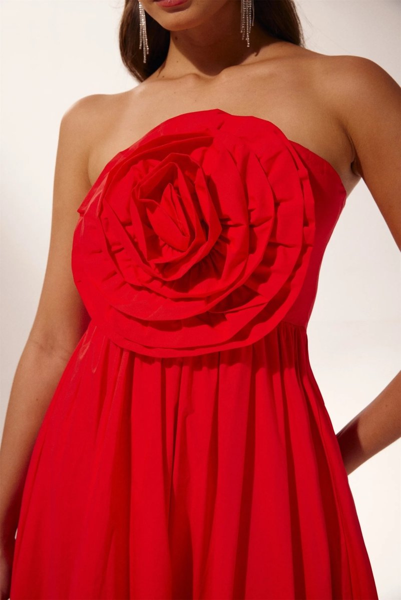 Trägerloses Maxikleid mit Blumenmuster